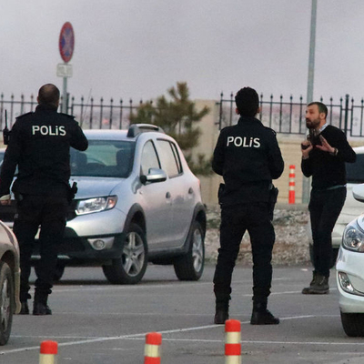Eski ortak dehşeti! İki kişiyi vurdu kaçamayacağını anlayınca...