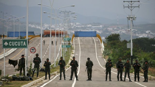 Venezuela ordusu sınıra konuşlandı, deniz bağlantısı askıya alındı