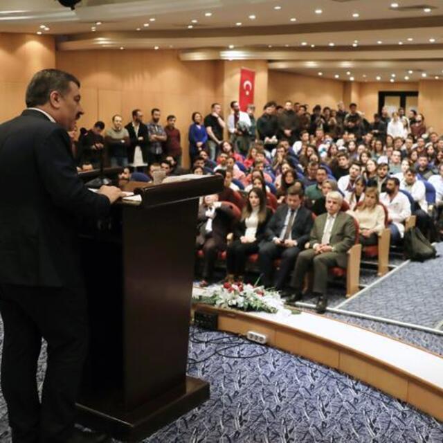Sağlık Bakanı Fahrettin Koca doktor adaylarıyla buluştu