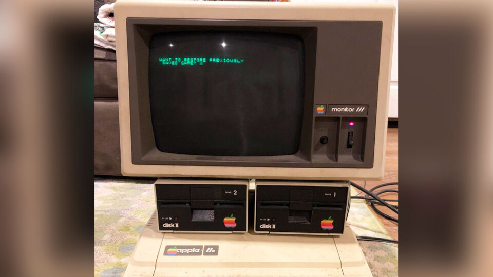 Çatı katındaki 30 yıllık bilgisayarda buldu!