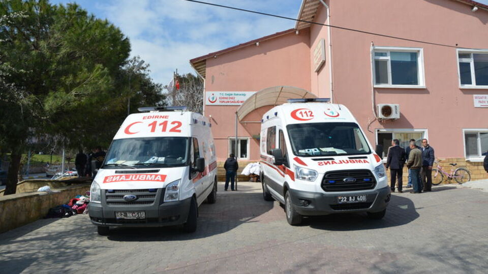 Kaçakları taşıyan araç sulama kanalına uçtu