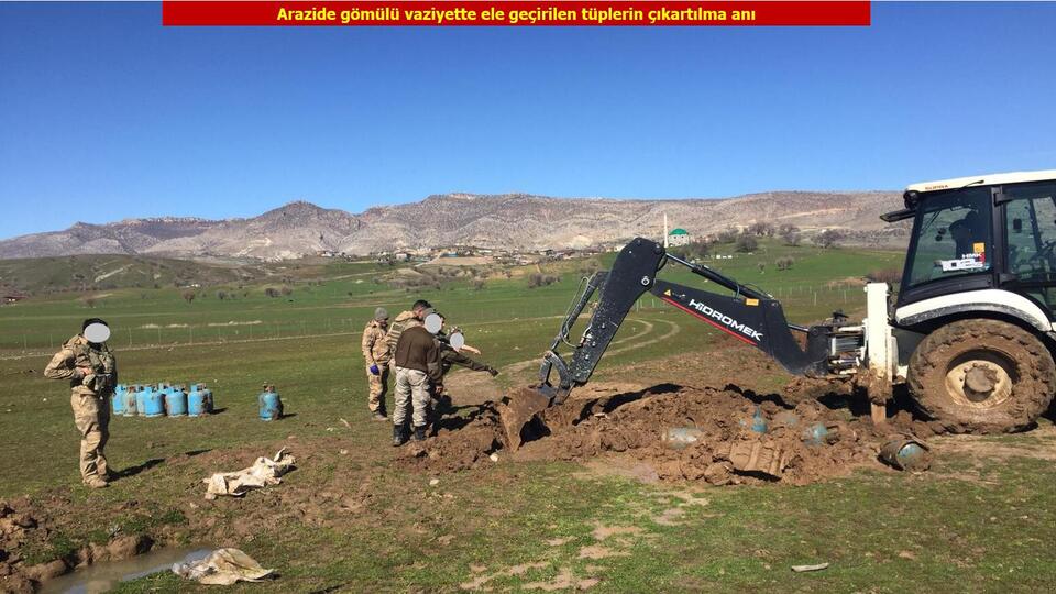 PKK'nın toprağa gömülü EYP tüpleri ele geçirildi