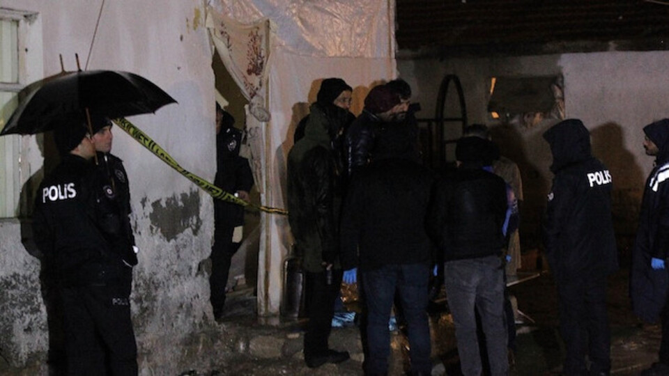 Cansız bedenleri el ele bulunmuştu! O cani için Interpol'e de başvuruldu