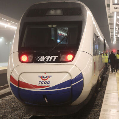 Bakan Turhan, yüksek hızlı trenin test sürüşünü yaptı