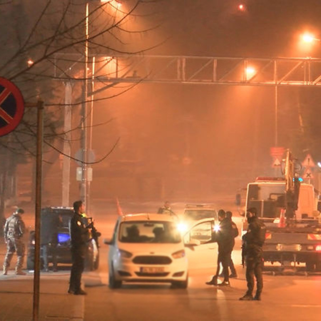 İstanbul Emniyet Müdürlüğü yakınlarında şüpheli araç alarmı