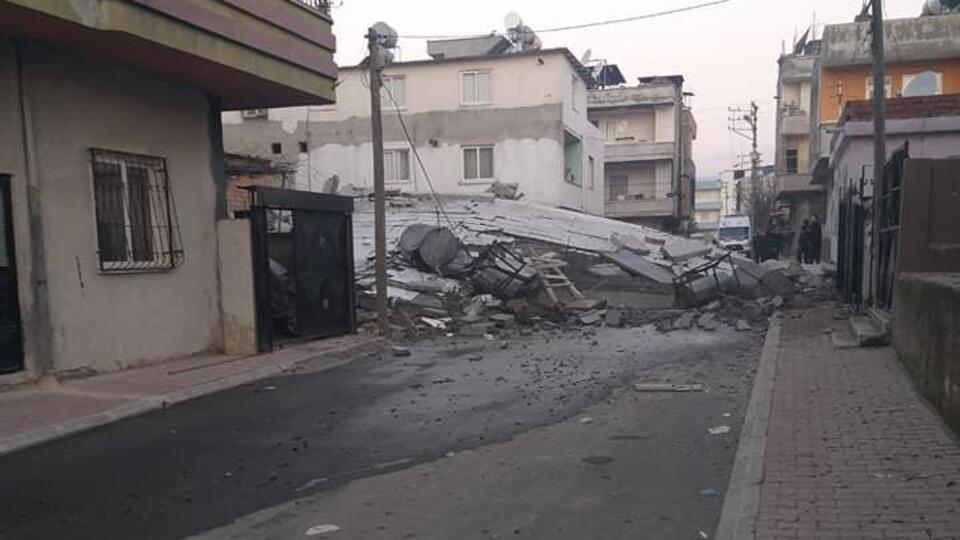 Mersin'de 5 katlı bina çöktü! Ölü veya yaralı yok