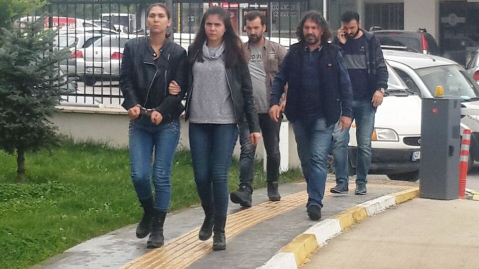 Üvey babasını öldürdü annesi aleyhine tanık oldu! "Sana yaptığımı kızına da yapacağım!"