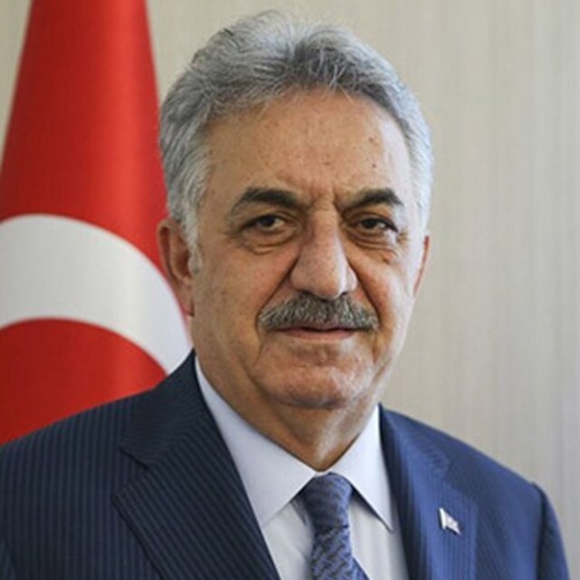 Hayati Yazıcı kimdir?
