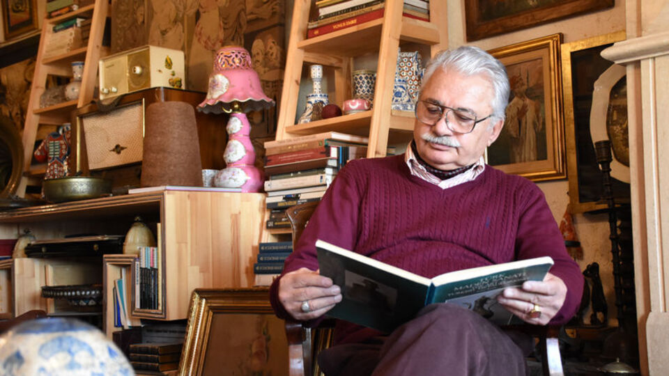 Müze gibi evinde tarih yolculuğuna çıkarıyor