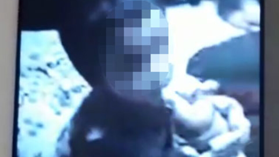 Minik bir bebek... 1,5 dakika süren kahreden görüntü!