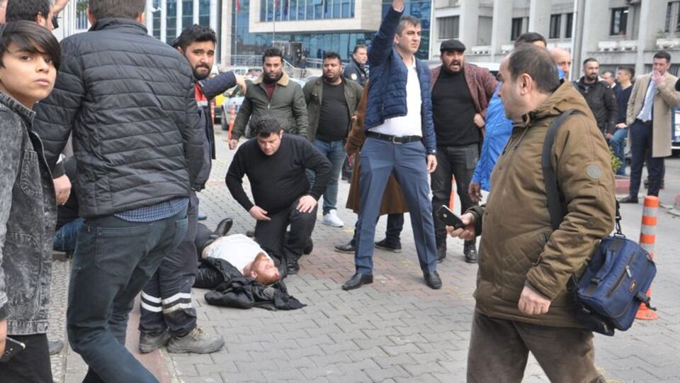 Yakını için geldi, karnından vuruldu!