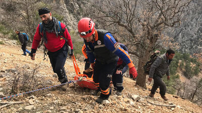 Uçuruma düşen avcı, 22 saat süren operasyonla kurtarıldı
