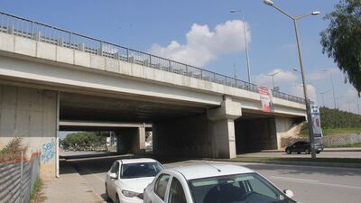 Liseli kızlar şoke etti! El ele tutuşup köprüden atladı