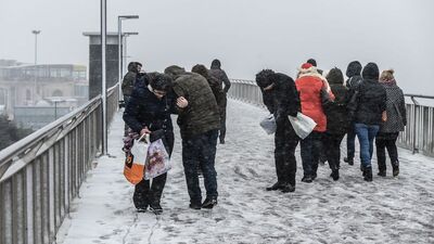 İstanbul'da kar yağışı akşam etkisini gösterdi