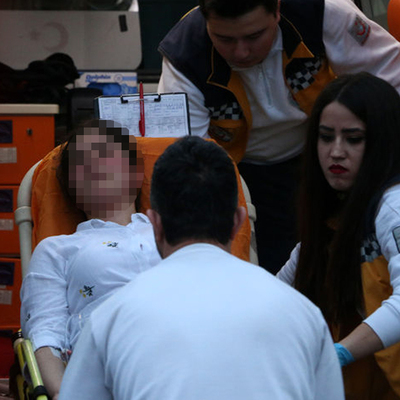 Caddenin ortasında yumruk attı! Boşanmak isteyen kardeşini bıçakladı!