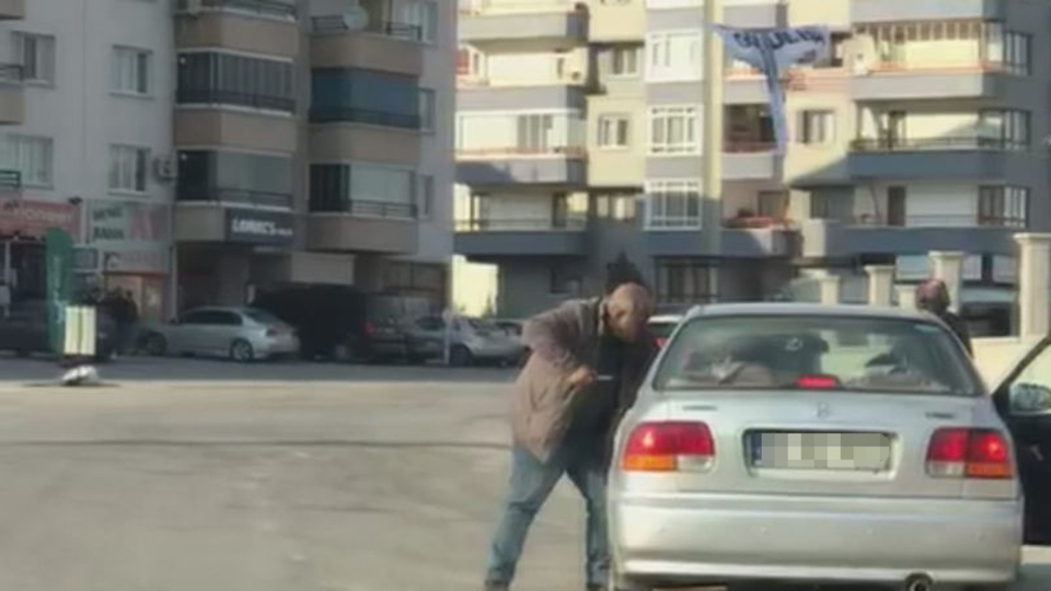 Kamyon sürücüsü dehşet saçtı! Önce ezmeye kalktı sonra bıçak çekip...