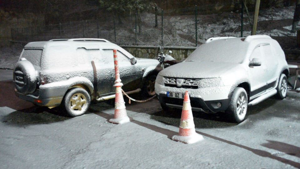 Kırklareli'ye beklenen kar geldi