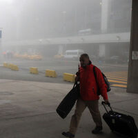 Yağış nedeniyle uçak sağa kaydı sefer iptal oldu