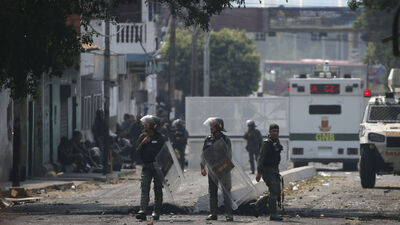 Venezuela ordusu Brezilya sınırında ateş açtı!