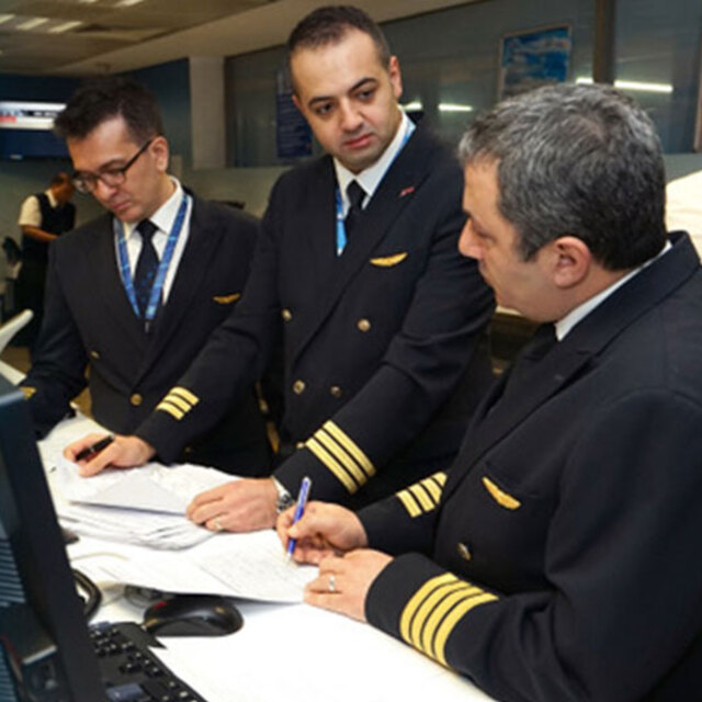 Pilotlar ve kabin personeli uçuşa nasıl hazırlanıyor?
