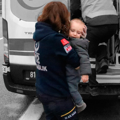 Bir anda hem annesiz hem babasız kaldı!