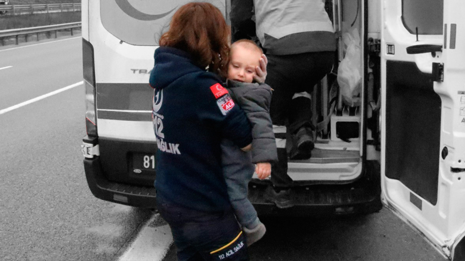 Bir anda hem annesiz hem babasız kaldı!