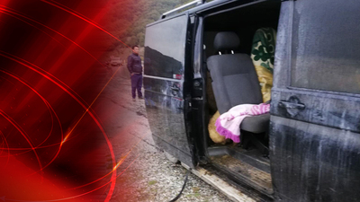 Lastiklerine ateş açılarak durdurulan minibüsten çıkanlar şoke etti