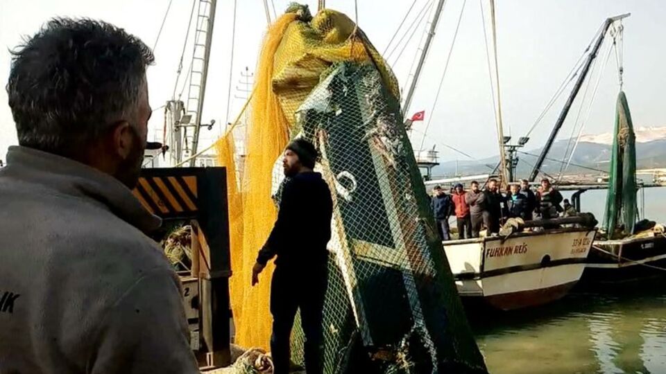 Görenler hayrete düştü! Balık ağına yat takıldı!