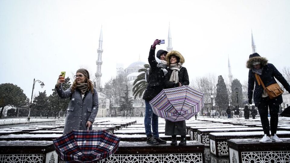 Kar sona ererken... Sağanak, kar ve fırtına uyarısı