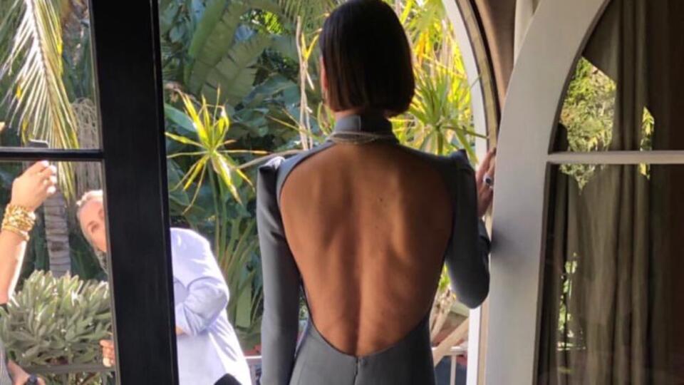 Kırmızı halıda Charlize Theron fırtınası