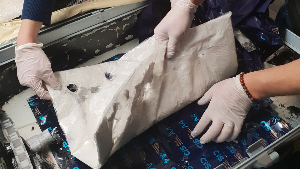 Brezilyalı kurye 2.5 kilo kokainle yakalandı