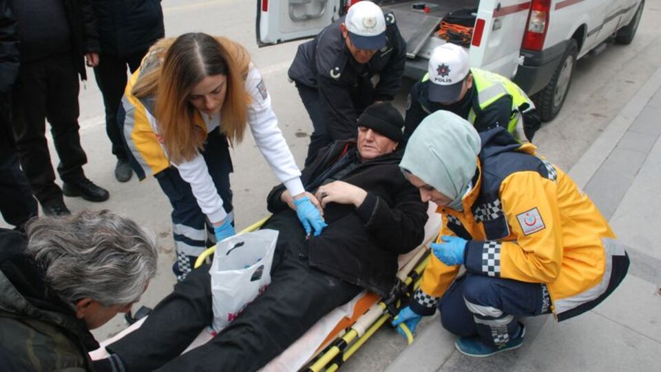 Bisiklet üstünde nöbet geçirdi, ilk müdahale polisten geldi