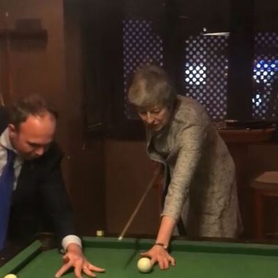 Conte ve May bilardo oynadı