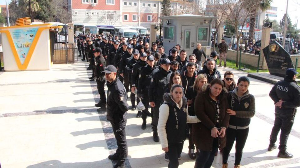 Telefonla dolandıran çetenin lideri tünelde yakalandı!