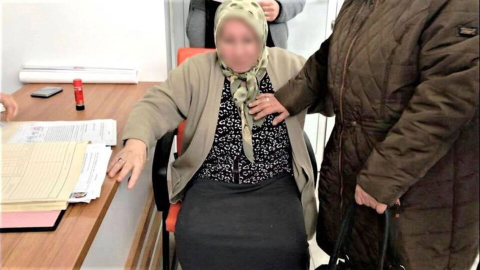 İki yaşlı kadın tapuda küs rolüyle vurgun yaptı!
