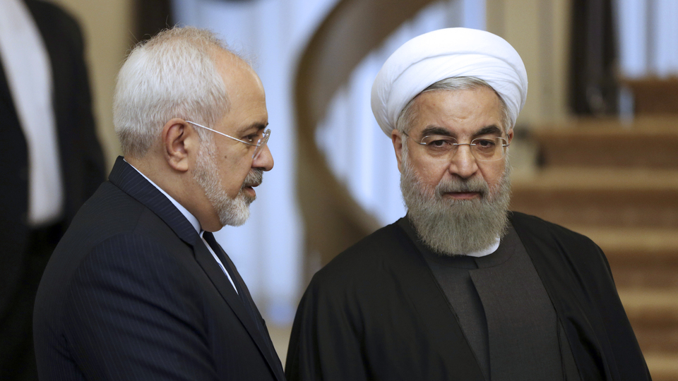 İranlı vekiller Zarif'in kalmasını istedi!