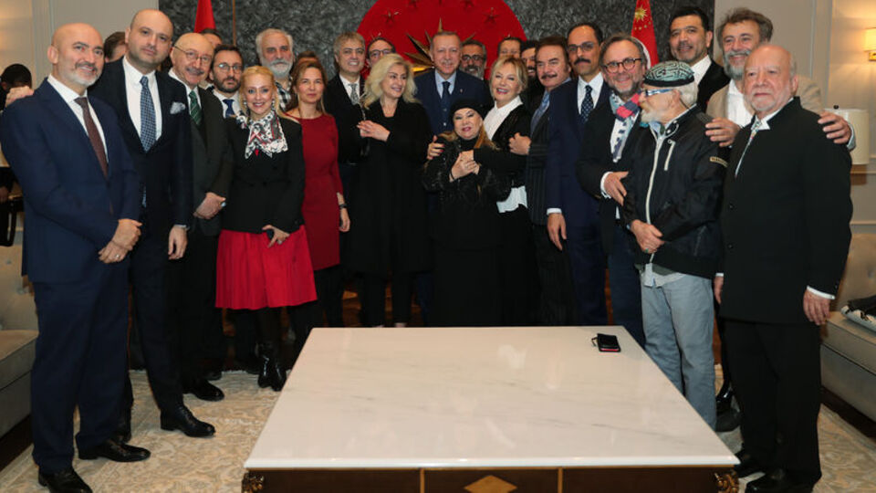 Erdoğan'a sanatçılardan doğum günü sürprizi