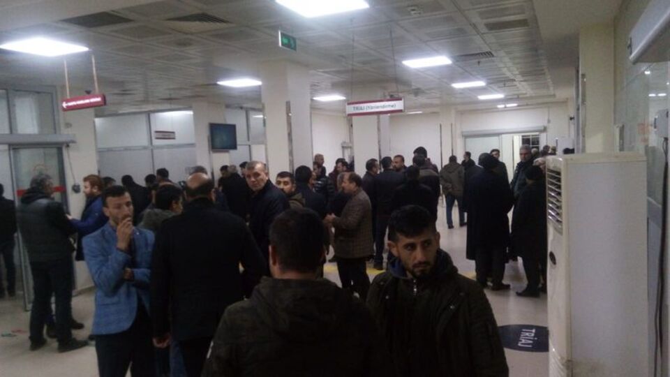 Kavgayı ayırmak isterken hayatından oldu