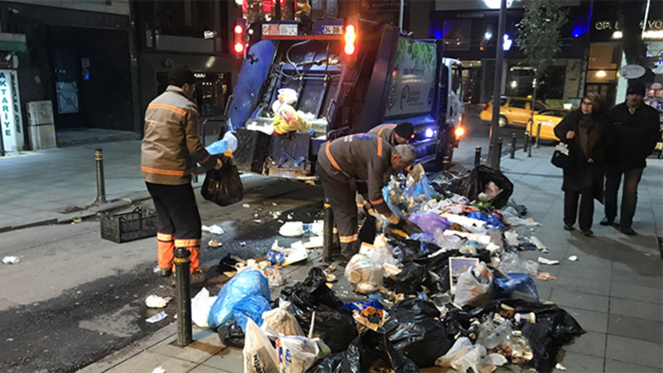 Şişli'de günler sonra çöpler toplanmaya başlandı