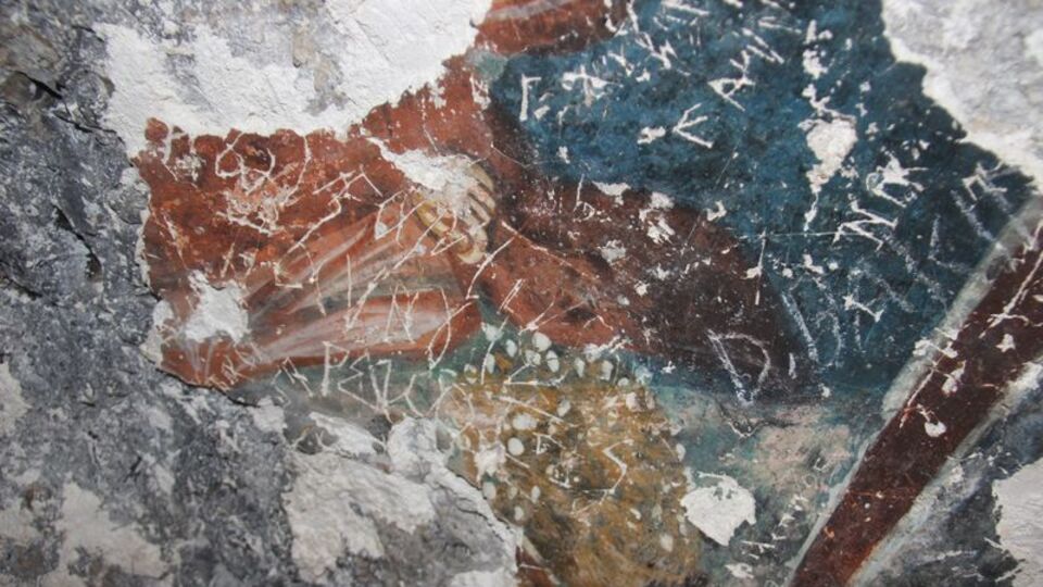 Tesadüfen bulunmuştu! 3 bin yıllık freskleri talan ettiler!