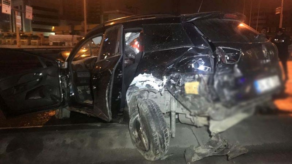 Beylikdüzü'nde zincirleme kaza: Yaralılar var