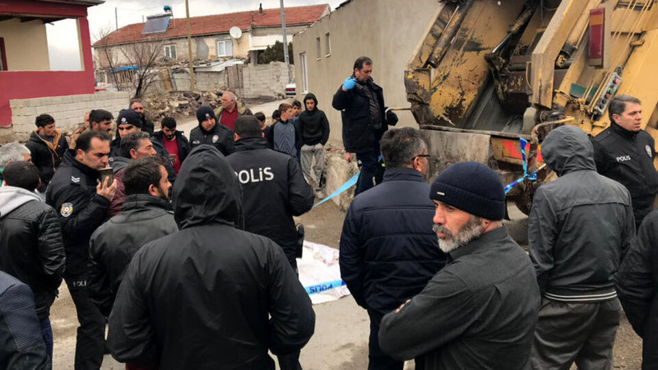 9 yaşındaki Filiz'e çarptı, öfkeli mahalleli taşladı