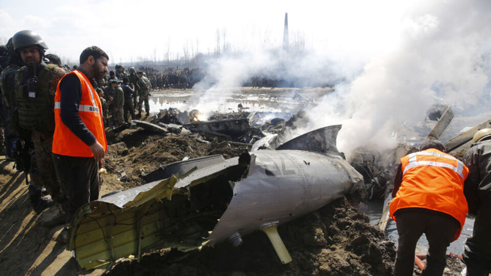 Hindistan - Pakistan gerilimi para birimlerini vurdu