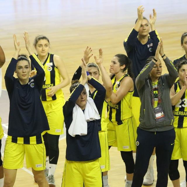 Fenerbahçe, derbi galibiyetiyle yarı finalde!