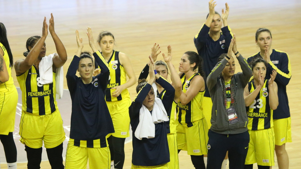 Fenerbahçe, derbi galibiyetiyle yarı finalde!