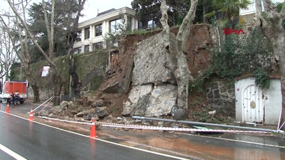 Beykoz'da istinat duvarı çöktü