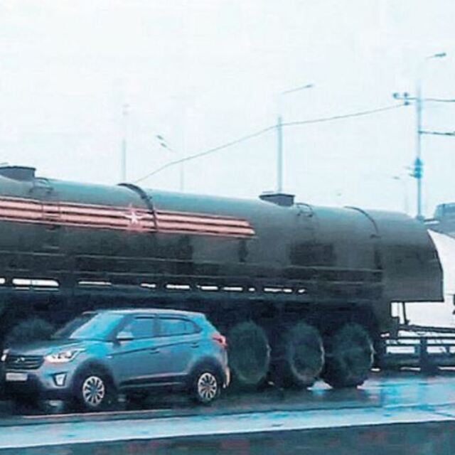 Rus füzesi trafiğe takıldı