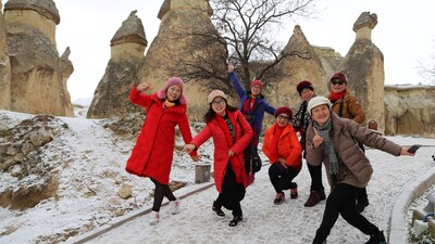 Beyaza bürünen Peribacaları büyüledi