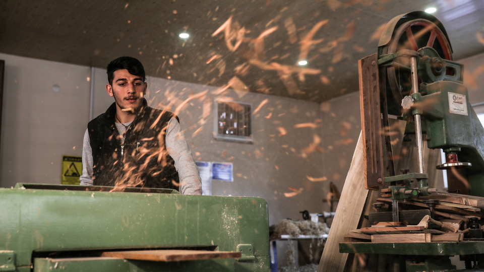 Önce kesip sonra şekil veriyorlar! Sonuç inanılmaz