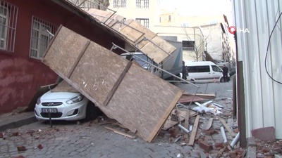 İskelesi çöktü, faciadan dönüldü